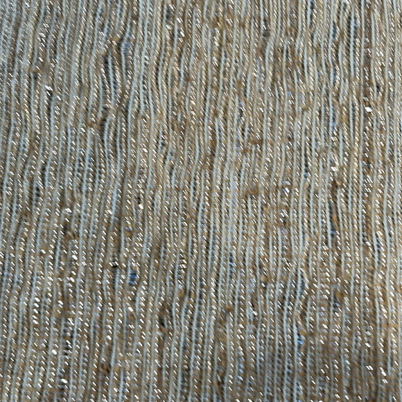 Beige textured table runner - Picture 6 of 6